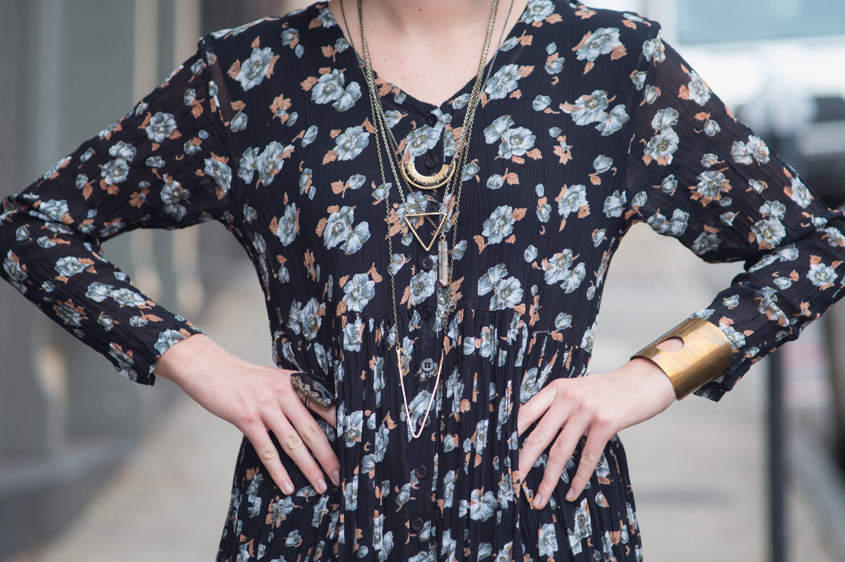 detail-of-female-wearing-gold-jewelry-2024-10-16-01-30-09-utc