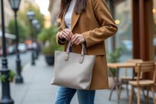 découvrez comment intégrer facilement un cabas pliable pour sac à main dans votre routine quotidienne pour plus de praticité et d'élégance au quotidien.