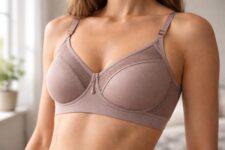 découvrez les matériaux innovants qui rendent les brassières menstruelles indispensables pour un confort optimal et une protection efficace durant vos règles.