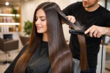 découvrez tout sur le lissage brésilien : prix moyen, durée des résultats et conseils pour entretenir votre coiffure lisse et brillante.