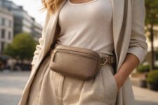 découvrez 5 raisons incontournables de craquer pour le sac ceinture cette saison et adopter un accessoire à la fois tendance, pratique et stylé.