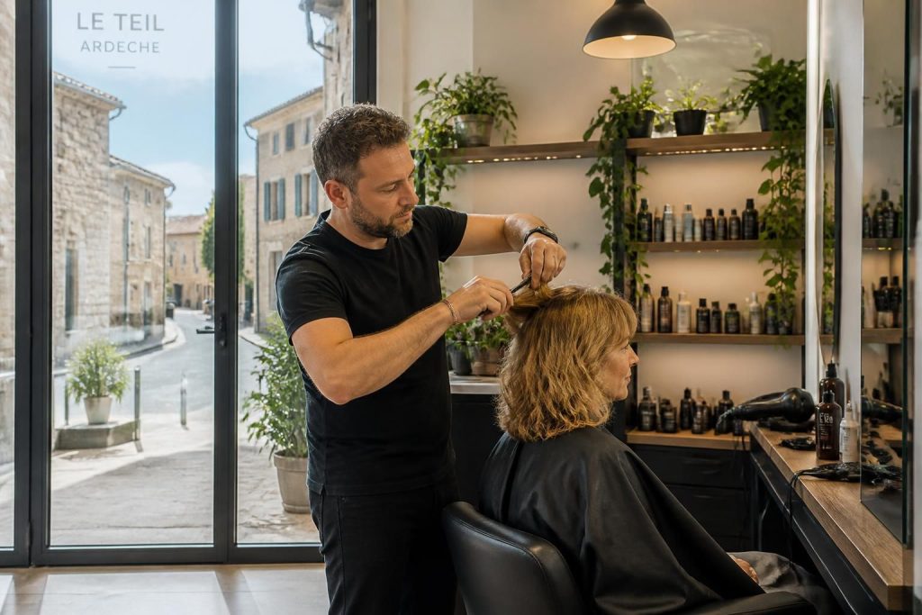 découvrez pourquoi choisir un coiffeur à le teil est la meilleure option pour répondre à tous vos besoins capillaires avec expertise et proximité.
